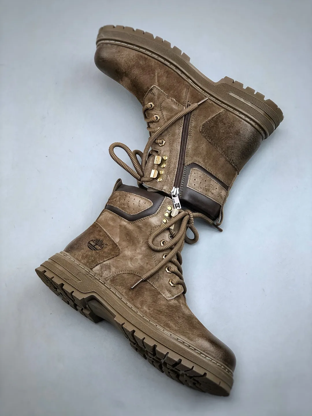 Local 💰560 support store opening new goods 🚀 #Timberland Timberland/Timberland New autumn and winter products Must-have outdoor casual rhubarb boots series for autumn and winter #Guangdong Dachang quality Original box original packaging Fashion and trend matching The fabric is made of Italian 🇮🇹 top matte fine-grained cowhide Light outsole with anti-odor and anti-corrosion genuine leather latex insoles From the outsole to the hardware, all are made from OEM raw materials Same as the original Goodyear's never-opening glue process. Good products don't kill pigs. The quality of the first order is strictly controlled. Exclusively released on the entire network. The quality is beyond doubt. The full set of official website unified packaging gives you a perfect wearing experience. The quality is exquisite and durable. A must-have for sportsmen. Specializes in not looking handsome. High-quality feet feel first-class. This winter, it is specially used for outdoor cold protection. Daily casual matching. Size: 38-44 (leather shoe size)